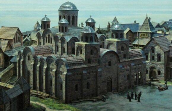 12 мая 996 года в Киеве освящёна Десятинная церковь